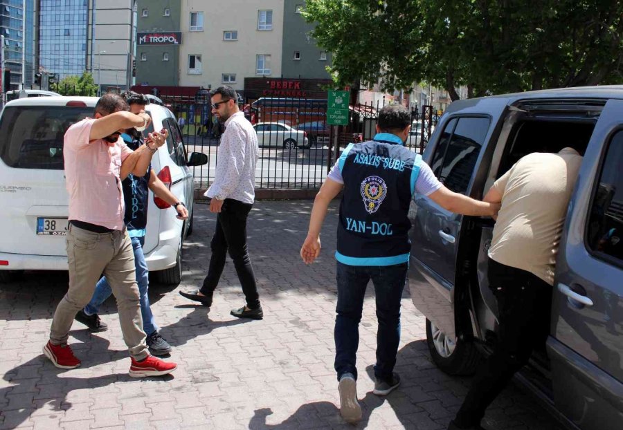 Hayali Dükkanda, Olmayan Yedek Parçalarla Vatandaşları Dolandıran 3 Kişi Tutuklandı