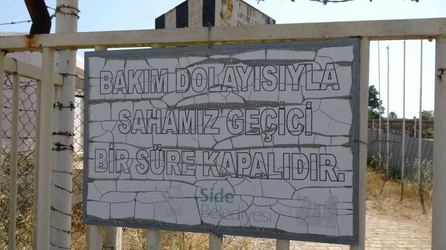 Gençler Saha Bulamazken Terk Edilen Stadı Kurumuş Ot Ve Dikenler Kapladı