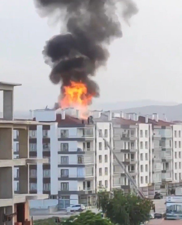 Konya’da Çatı Yangını Korkuttu