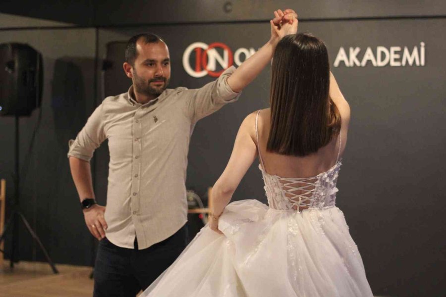 Koreografilerden Düğün Dansına Doğru