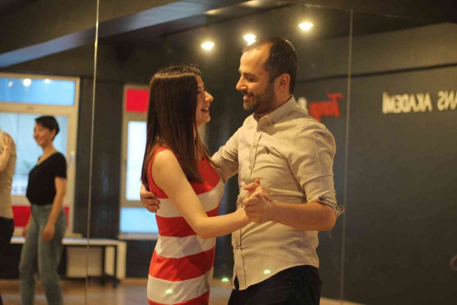 Koreografilerden Düğün Dansına Doğru