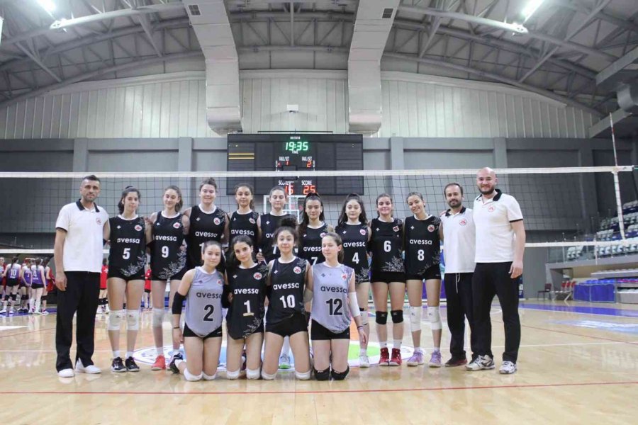 Döşemealtı’nın Kızları Türkiye Şampiyonasına Katılmaya Hak Kazandı