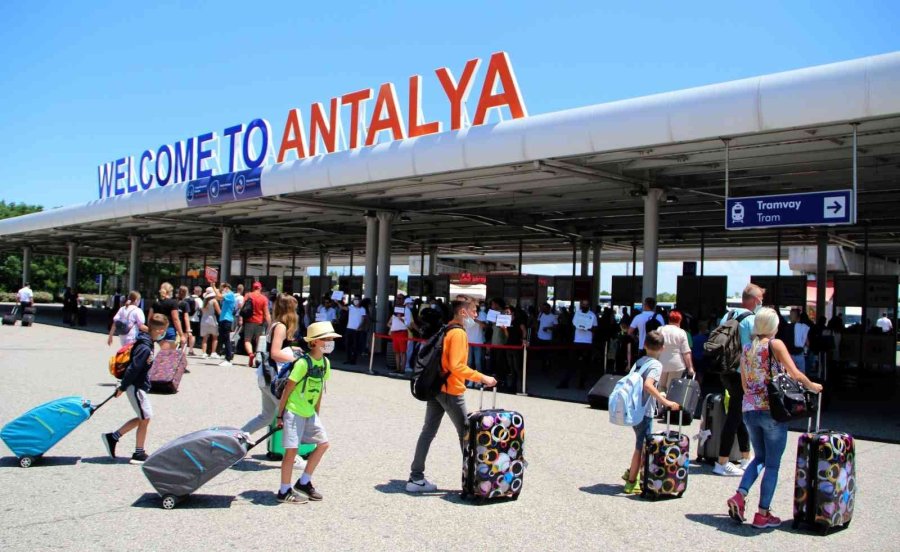 Antalya’ya Gelen Turist Sayısında Rekor Artış