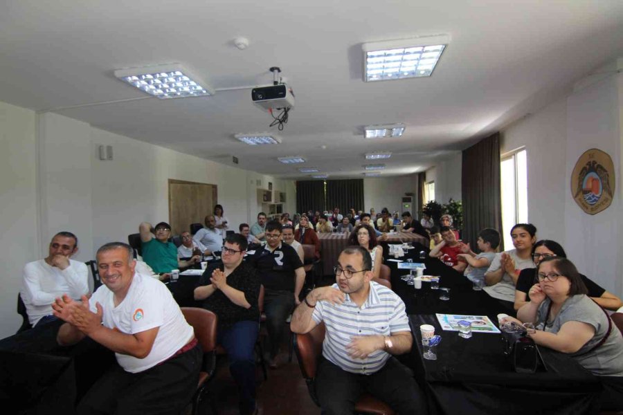 Ressam Cam Emre Dağ’dan, Alanya’da Okullarda Canlı Performans