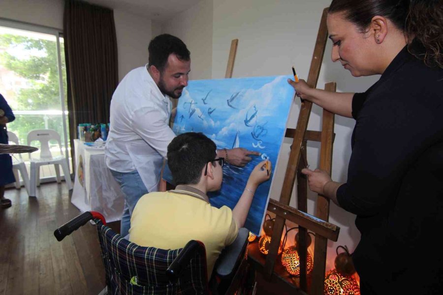 Ressam Cam Emre Dağ’dan, Alanya’da Okullarda Canlı Performans