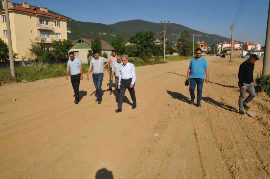 Akşehir Belediyesinden Yol Ve Kilitli Taş Çalışması