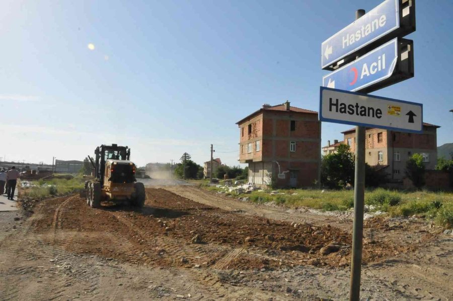 Akşehir Belediyesinden Yol Ve Kilitli Taş Çalışması