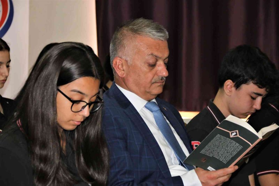 Antalya’da 33 Bin Öğrenciye Kitap Hediye Edilecek