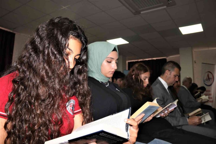 Antalya’da 33 Bin Öğrenciye Kitap Hediye Edilecek