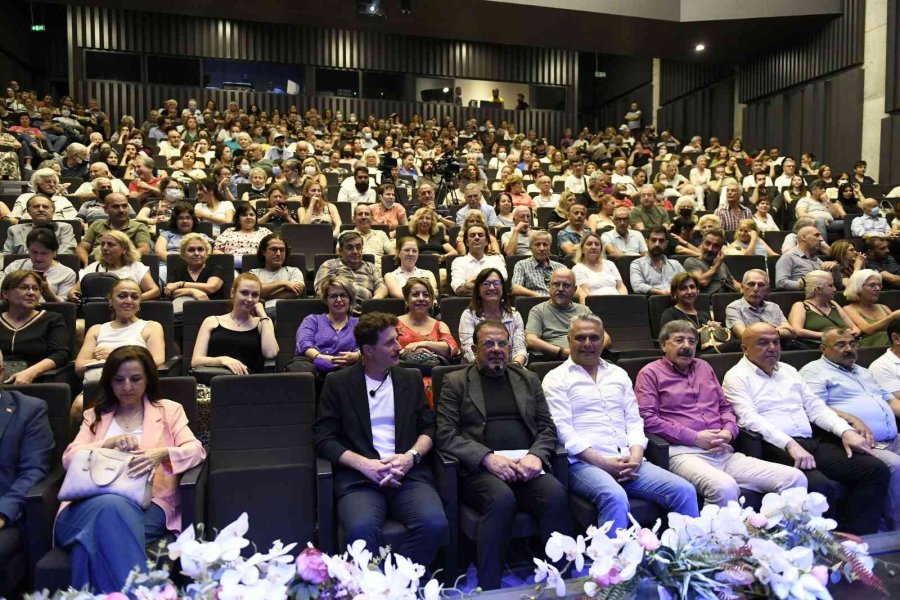 Muratpaşa Belediyesi Nazım Hikmet’i Andı