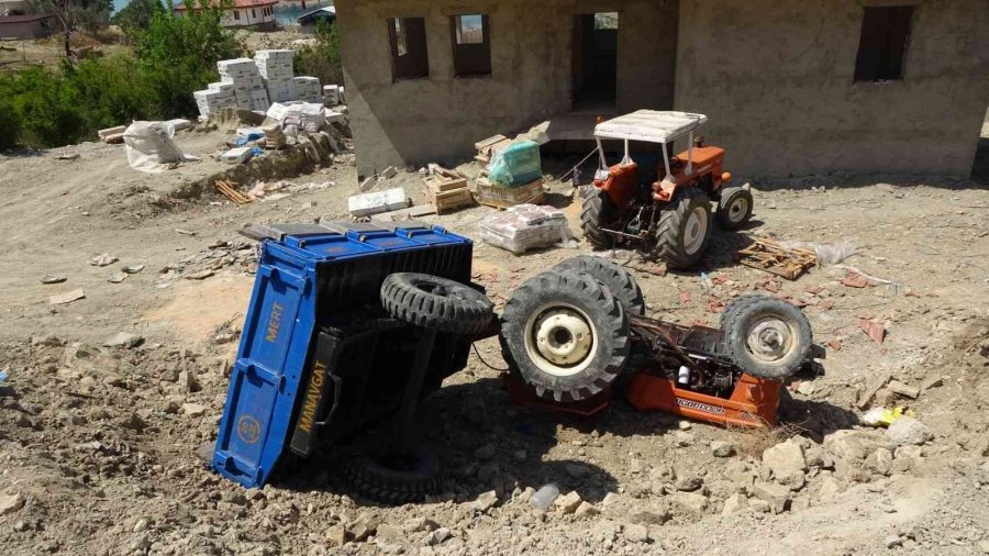 Genç Kadını Devrilen Traktörün Altından Vatandaşlar Kurtardı