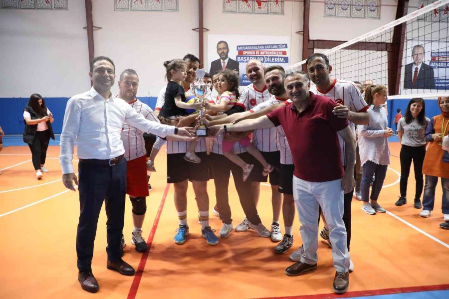 Kurumlar Arası Voleybol Turnuvası Final Maçına Develi’den Yoğun İlgi