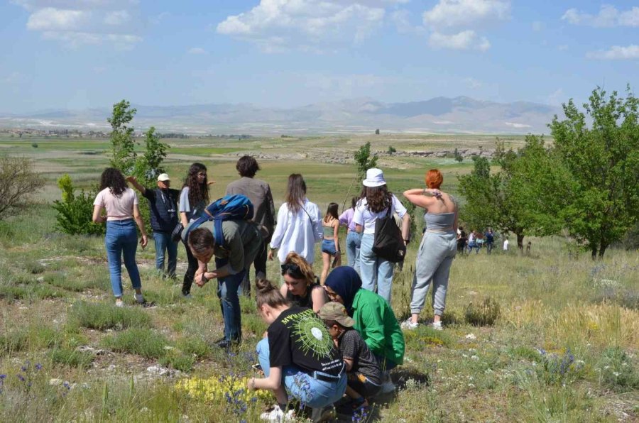 Öğrenciler Uygulamalı Derslerini Balıkdamı Sulak Alanı’nda Gördü