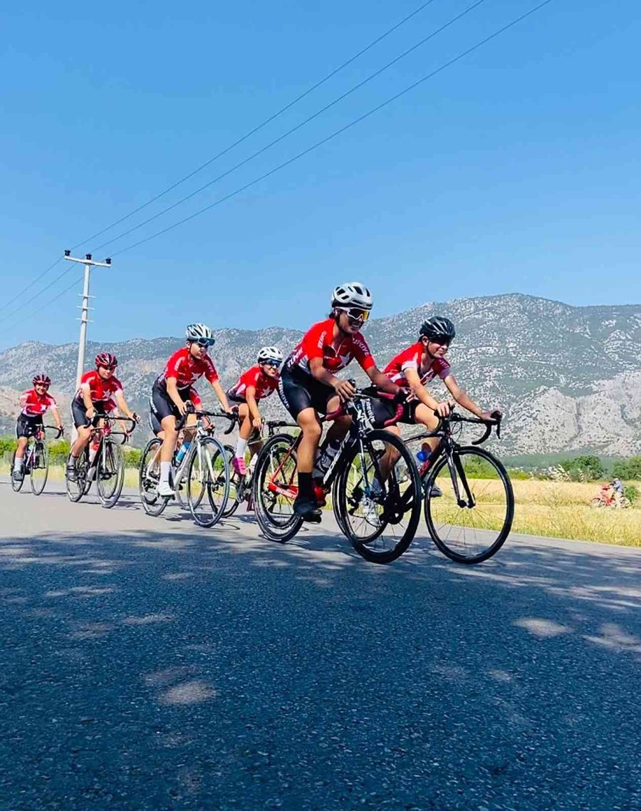 Yıldız Kızlar Bisiklet Milli Takımı, Döşemealtı’nda
