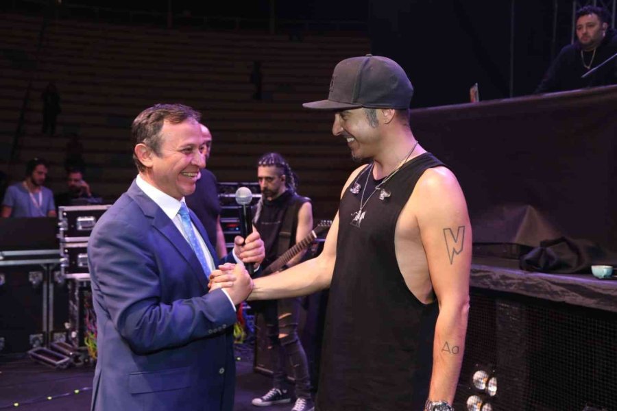 Erü 21. Öğrenci Bahar Şenlikleri’nde Manga Grubu Konser Verdi