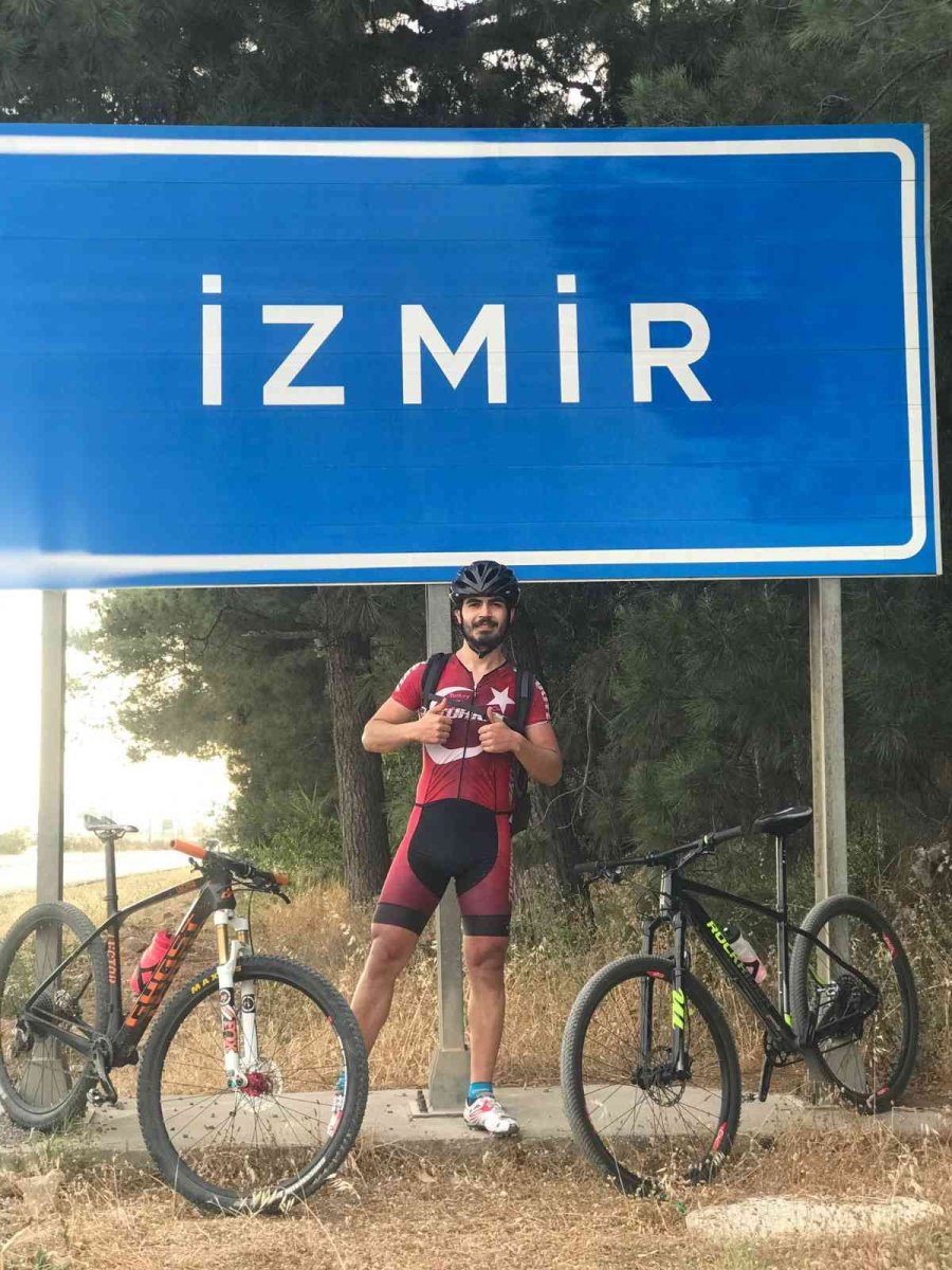 Dünya Bisiklet Günü İçin 1 Günde 416 Kilometre Pedal Çevirerek Eskişehir’den İzmir’e Ulaştılar