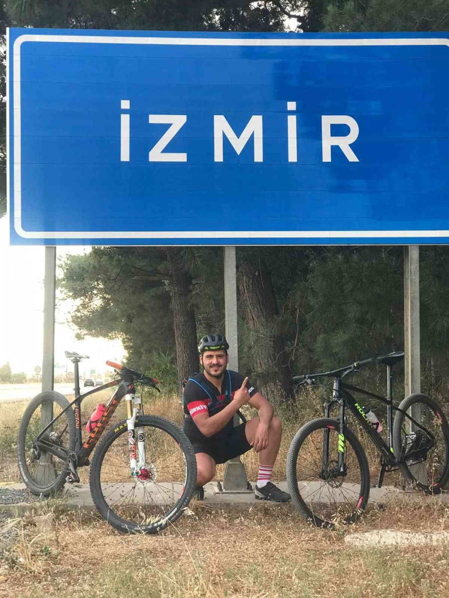 Dünya Bisiklet Günü İçin 1 Günde 416 Kilometre Pedal Çevirerek Eskişehir’den İzmir’e Ulaştılar