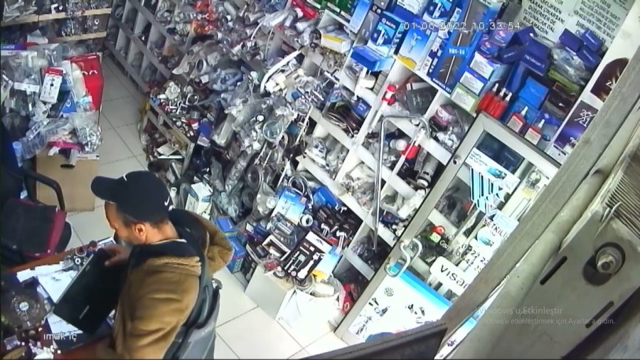 Tesisatçıdaki Hırsızlık Güvenlik Kameralarına Böyle Yakalandı