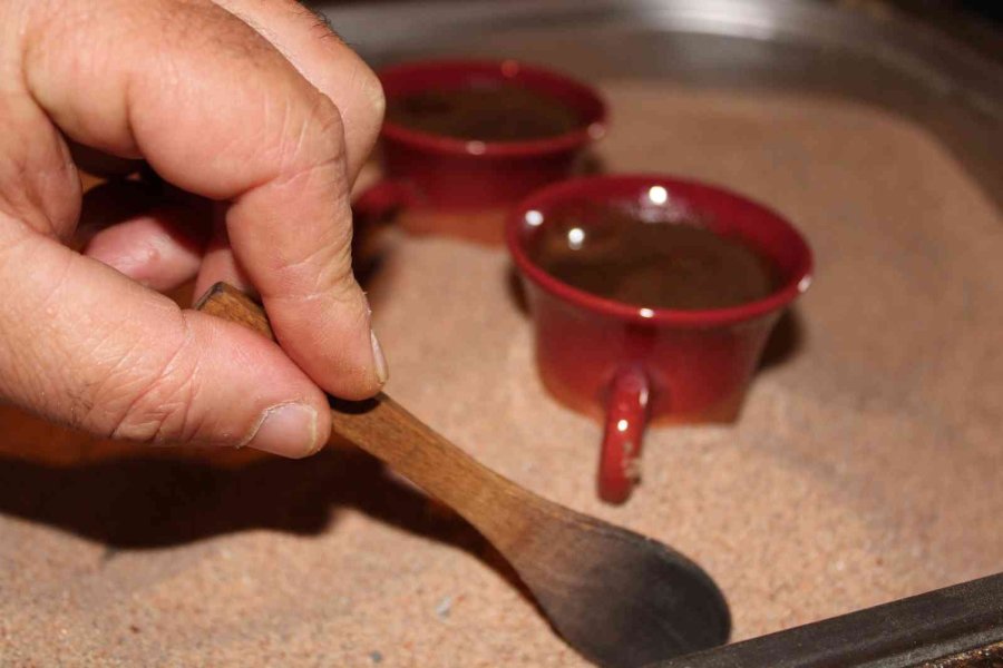 Türk Kahvesinin Tadı Kızıl Deniz Kumuyla Ayrı Bir Lezzetli