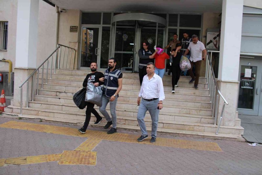 Aranan 18 Kişi Yakalandı
