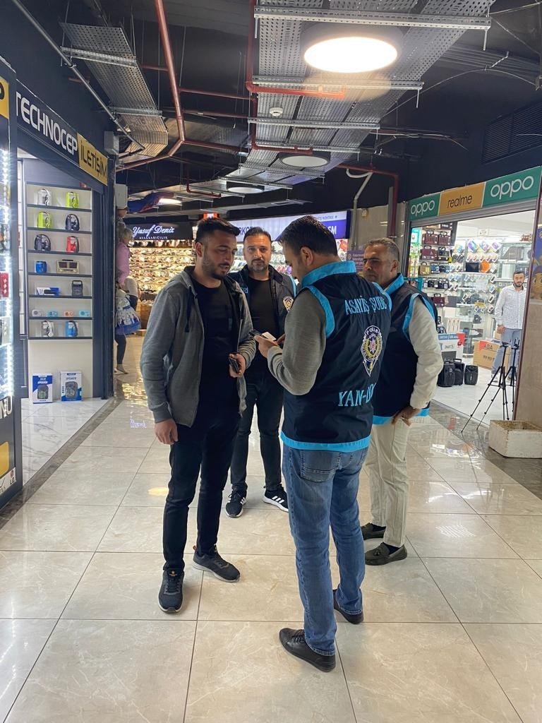 Polis Uygulamasında Sahte Dolar Ele Geçirildi