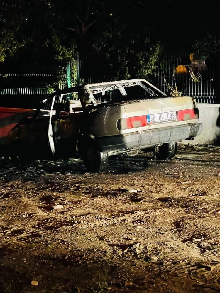 Otomobil Alev Alev Yandı