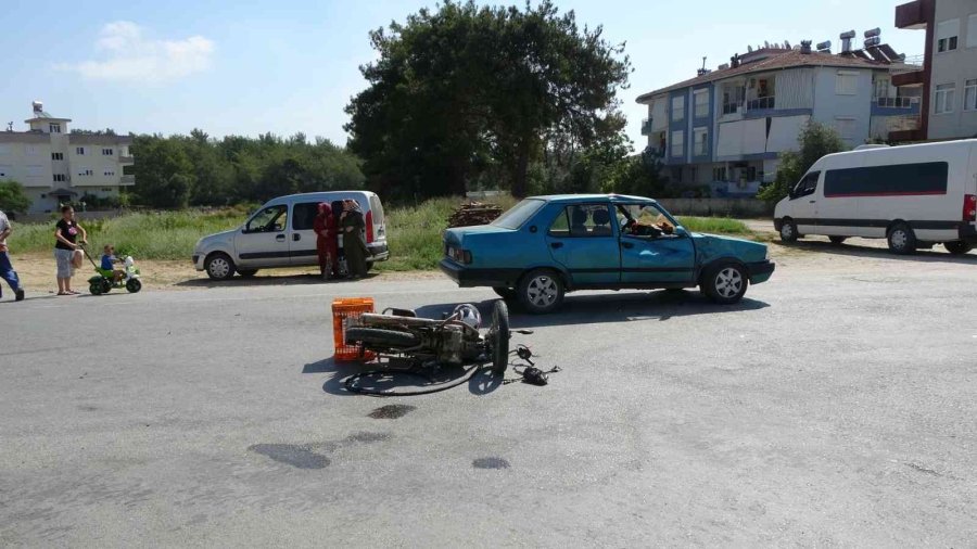 Manavgat’ta Otomobil İle Motosiklet Çarpıştı: 2 Yaralı