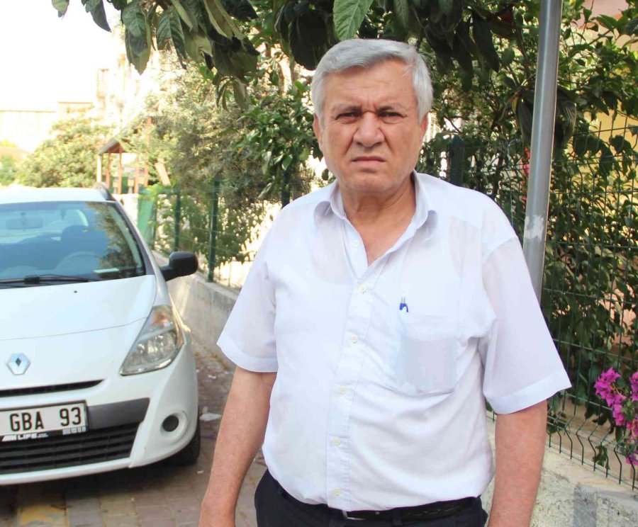 Araçlarla Kaplı Kaldırımlara Mahalleli Tepki Gösterdi: Araçlara ’yürüyemiyoruz’ Yazılı Notlar Bıraktılar