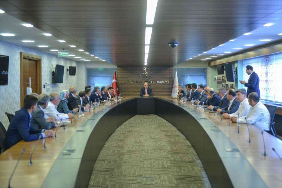 Başkan Tütüncü, Antalya’nın Talepleri Bakan Ersoy’a Aktardı