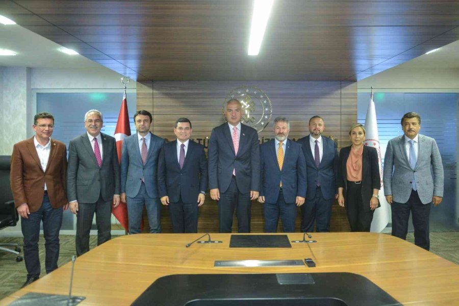 Başkan Tütüncü, Antalya’nın Talepleri Bakan Ersoy’a Aktardı