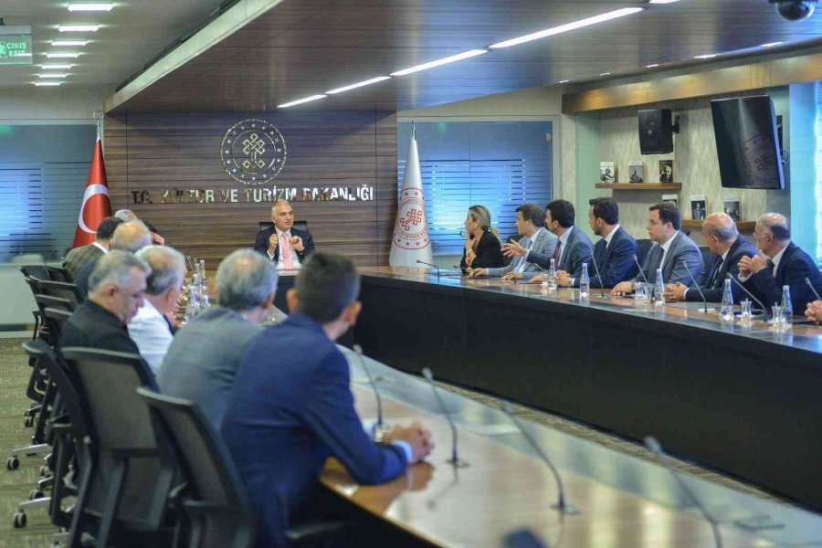 Başkan Tütüncü, Antalya’nın Talepleri Bakan Ersoy’a Aktardı