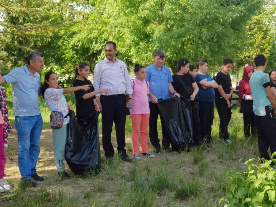 ‘çevreme Duyarlıyım, Değerlerime Sahip Çıkıyorum’ Projesi İle Öğrenciler Doğayı Temizledi.