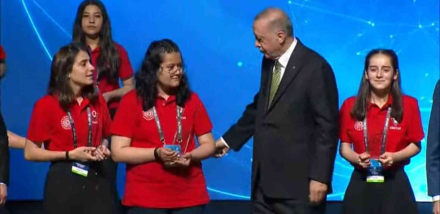 Sosyoloji Alanında Türkiye Birinciliği Ve Tarih Alanında Teşvik Ödülü Aldılar