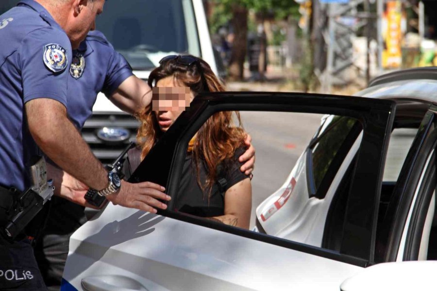 Boşaltılan Bankada Hırsızlık Teşebbüste Kaldı, Şüpheli Kadın Gözyaşlarını Tutamadı