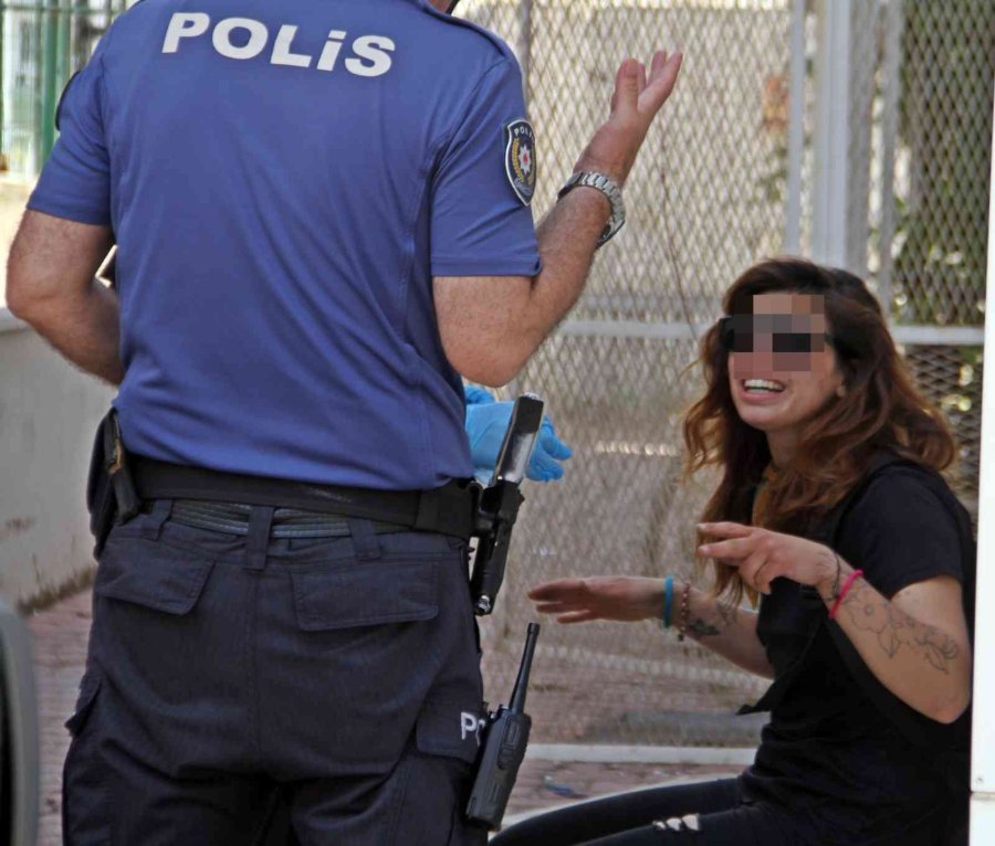 Boşaltılan Bankada Hırsızlık Teşebbüste Kaldı, Şüpheli Kadın Gözyaşlarını Tutamadı