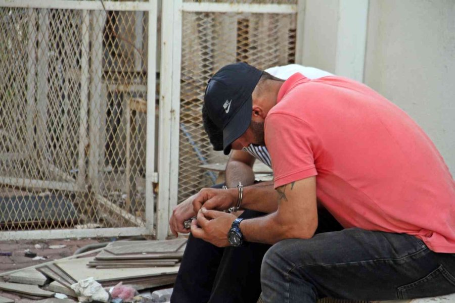 Boşaltılan Bankada Hırsızlık Teşebbüste Kaldı, Şüpheli Kadın Gözyaşlarını Tutamadı