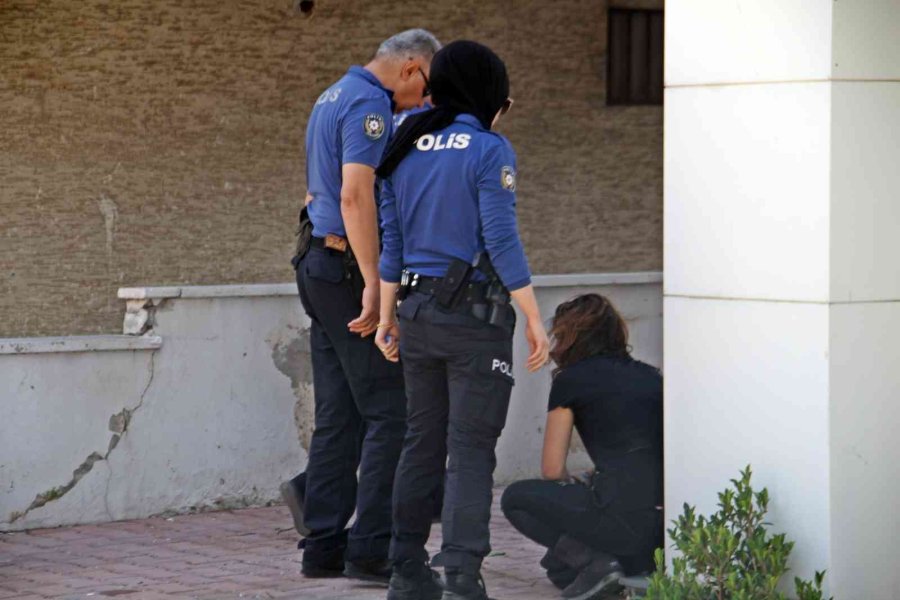 Boşaltılan Bankada Hırsızlık Teşebbüste Kaldı, Şüpheli Kadın Gözyaşlarını Tutamadı