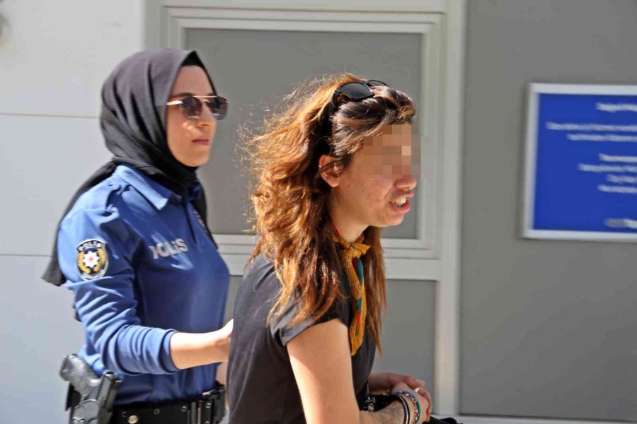 Boşaltılan Bankada Hırsızlık Teşebbüste Kaldı, Şüpheli Kadın Gözyaşlarını Tutamadı