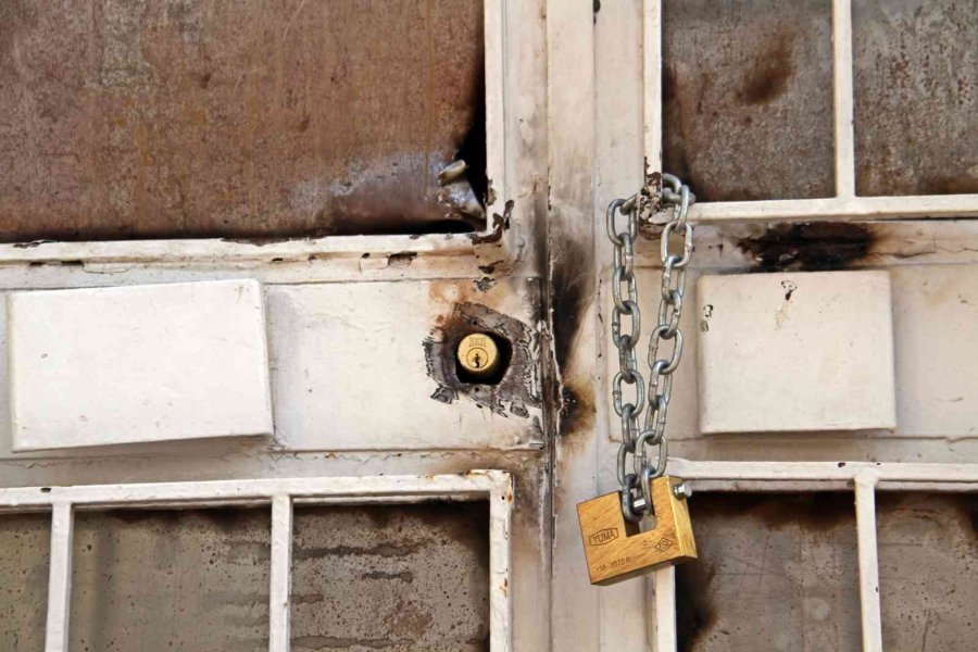 Boşaltılan Bankada Hırsızlık Teşebbüste Kaldı, Şüpheli Kadın Gözyaşlarını Tutamadı