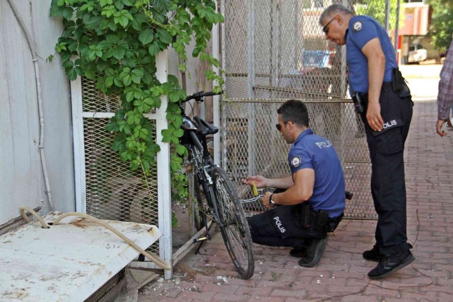 Boşaltılan Bankada Hırsızlık Teşebbüste Kaldı, Şüpheli Kadın Gözyaşlarını Tutamadı