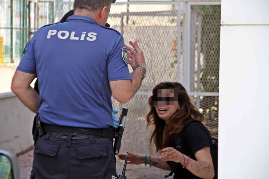 Boşaltılan Bankada Hırsızlık Teşebbüste Kaldı, Şüpheli Kadın Gözyaşlarını Tutamadı