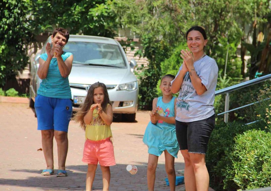 Ağaçta Mahsur Kalan Kedisine Kavuşunca Büyük Mutluluk Yaşadı