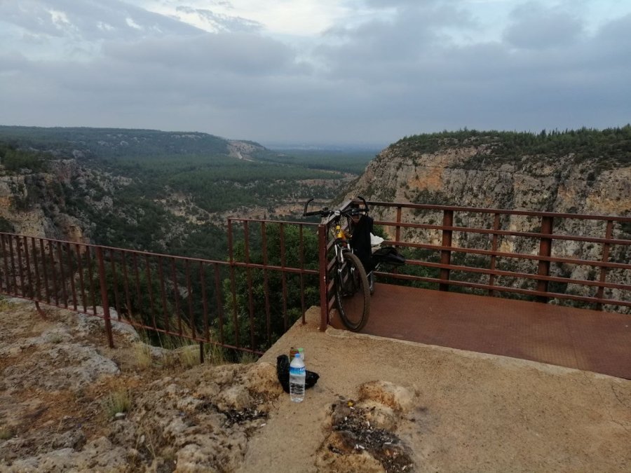 Antalya’da Ormanlık Alanda Erkek Cesedi Bulundu