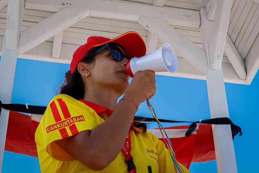 Onları Gören, Boğulma Numarası Yapıyor