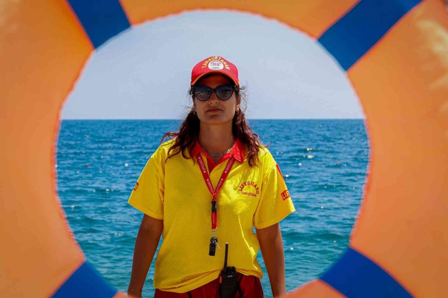 Onları Gören, Boğulma Numarası Yapıyor