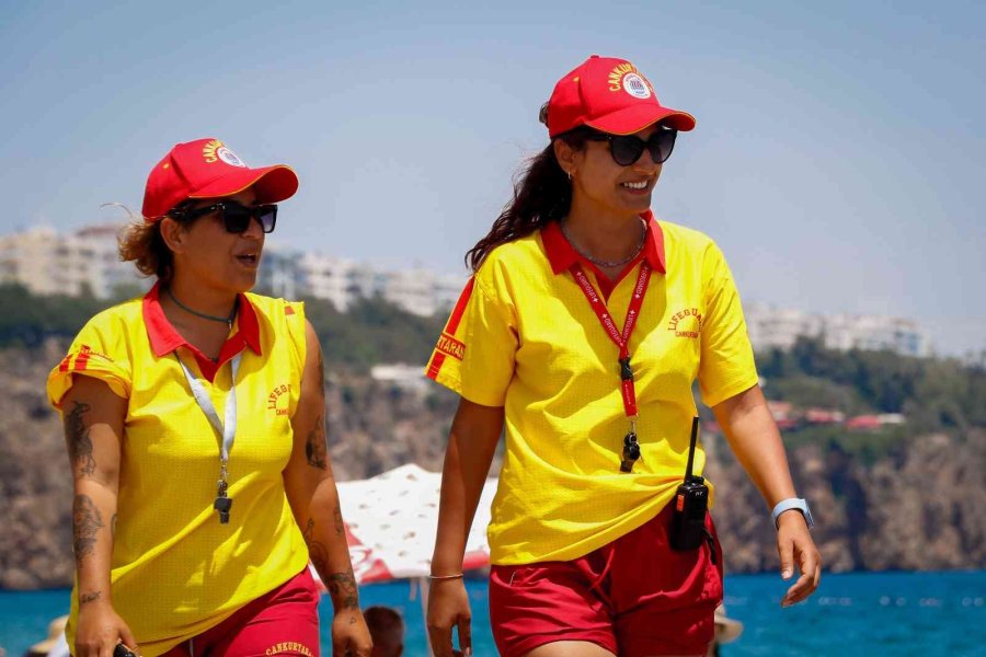 Onları Gören, Boğulma Numarası Yapıyor