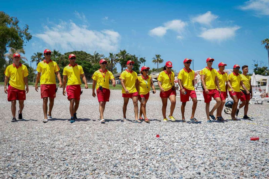 Onları Gören, Boğulma Numarası Yapıyor