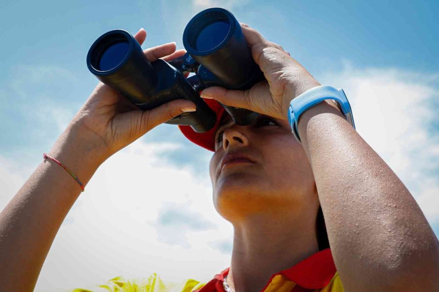 Onları Gören, Boğulma Numarası Yapıyor