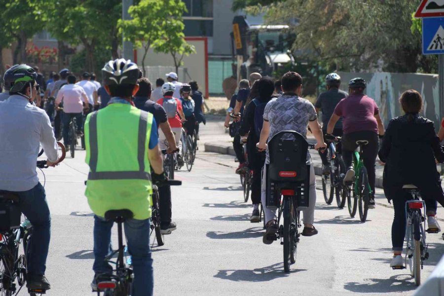 Dünya Bisiklet Günü’nü 5 Kilometre Pedal Çevirerek Kutladılar