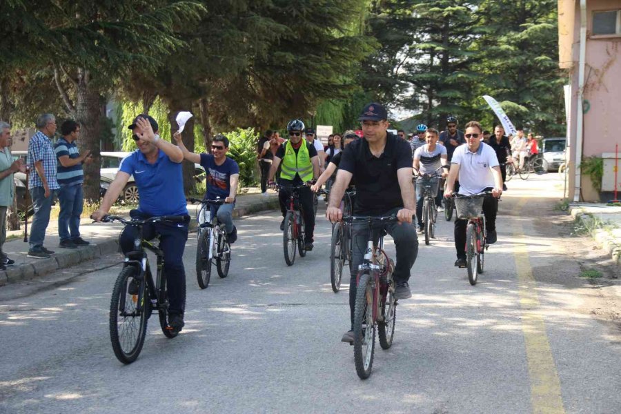 Dünya Bisiklet Günü’nü 5 Kilometre Pedal Çevirerek Kutladılar